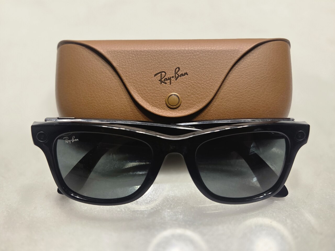 Lunettes connectées Ray-Ban Meta et leur étui