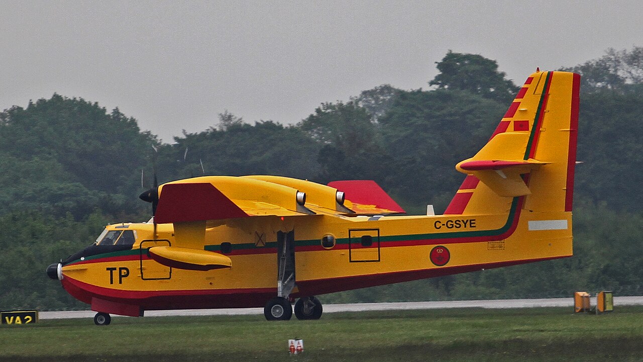 Avion bombardier d'eau Canadair CL-415
