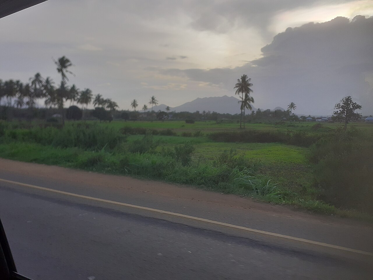 Une route vers le centre de Morogoro, Tanzanie