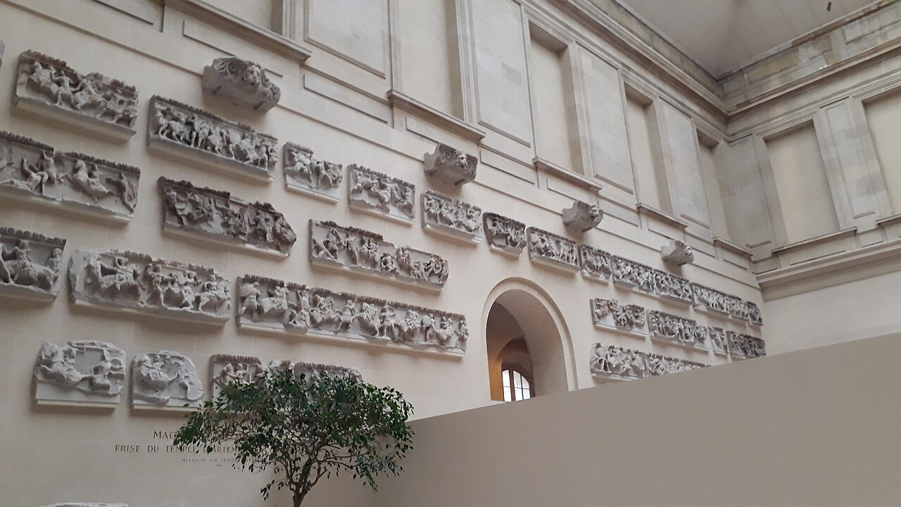 La cour du Sphinx, musée du Louvre, Paris