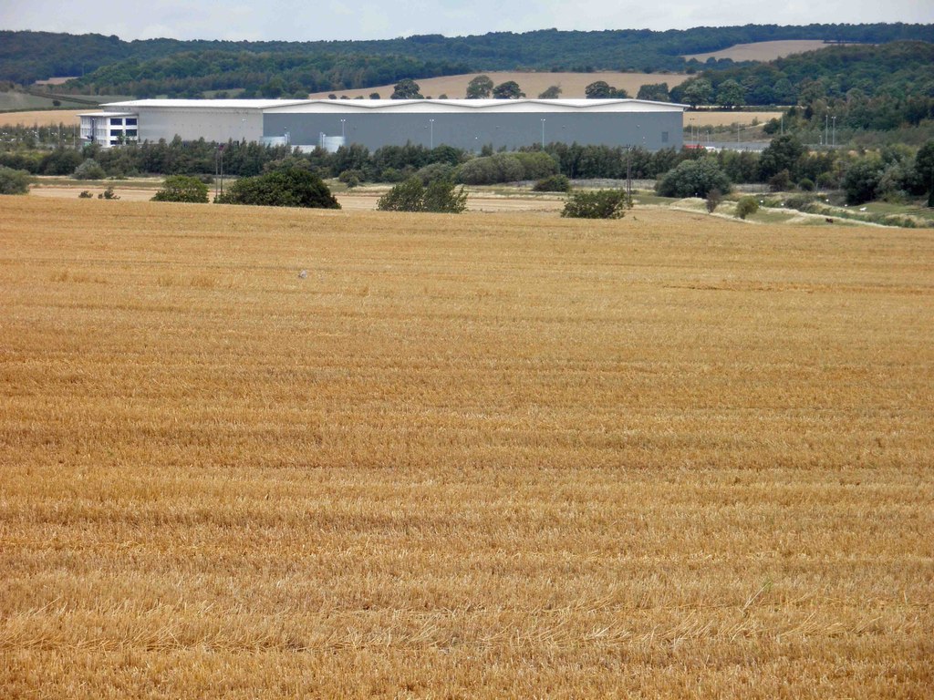 Entrepôt d'Asos vu de Darfield, en Angleterre