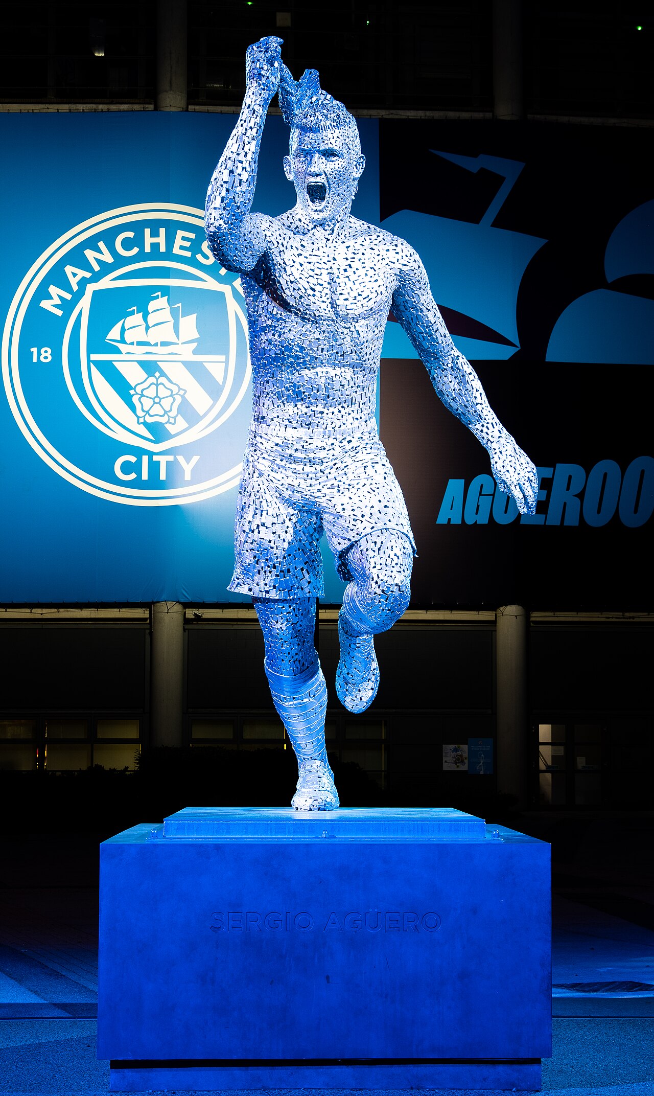La statue de Sergio Agüero devant l'Etihad Stadium