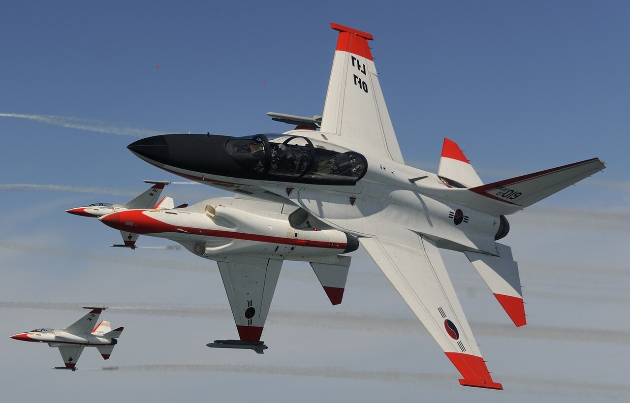Un avion d'entraînement KAI T-50 en vol