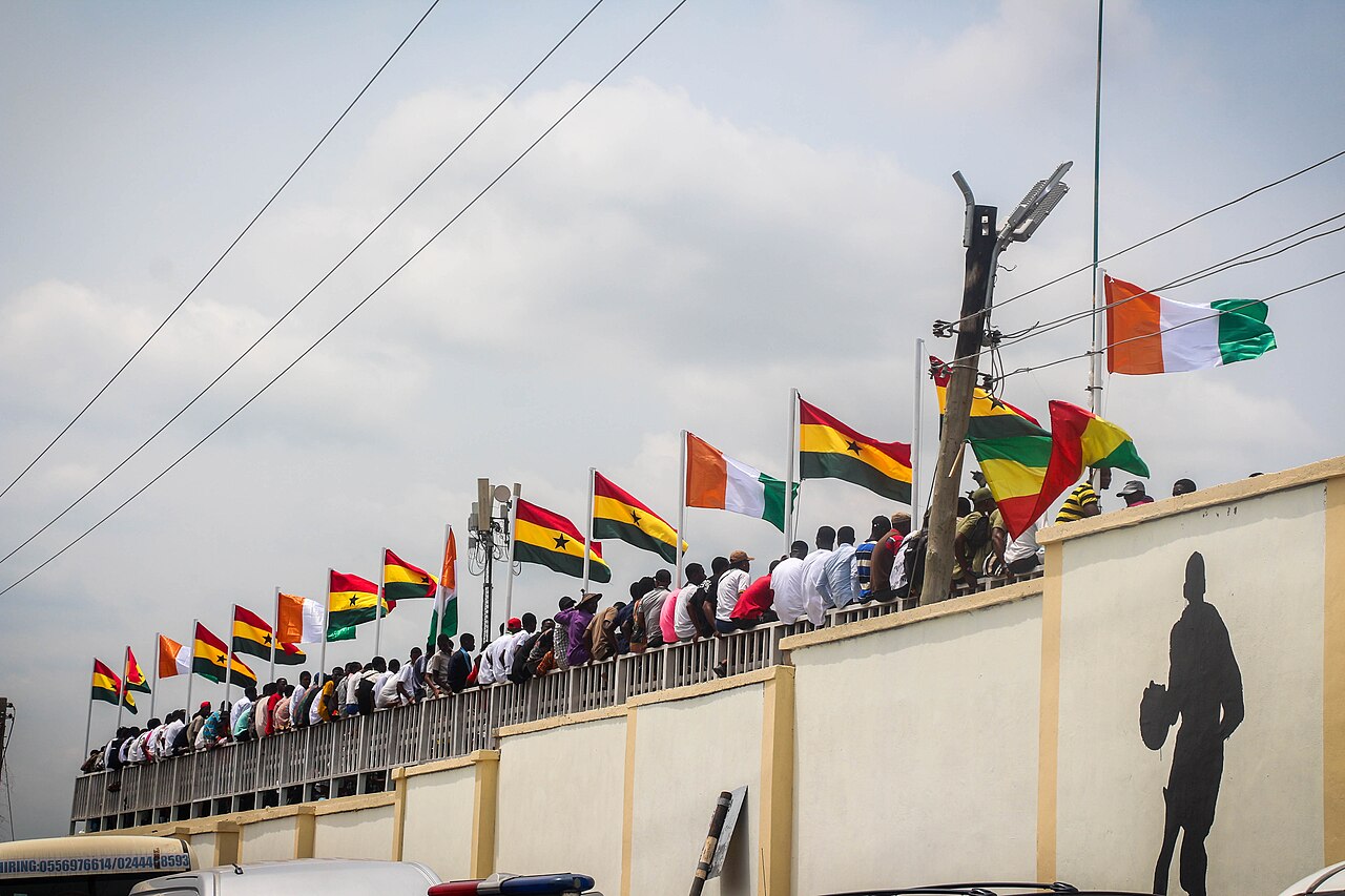 Drapeaux du Ghana au vent