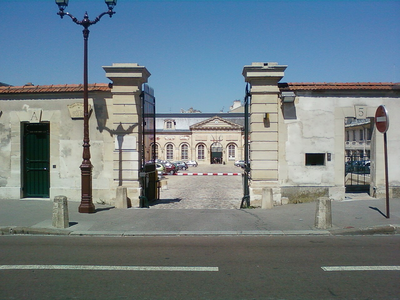 Entrée de la cour d'appel de Versailles
